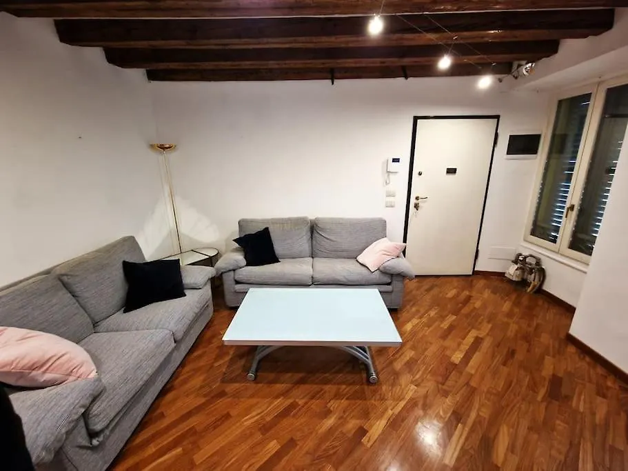 Lägenhet Magnifico Appartamento Ristrutturato Milano Italien